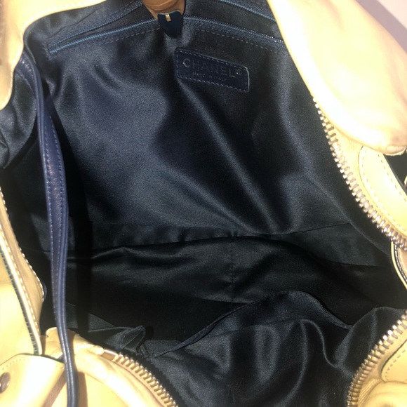 Authentic Chanel bag - Picture 2 of 2